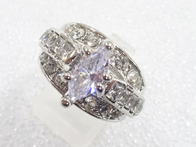 JAPANESE KIMONO / ANTIQUE CRYSTAL RING (SIZE 20)
